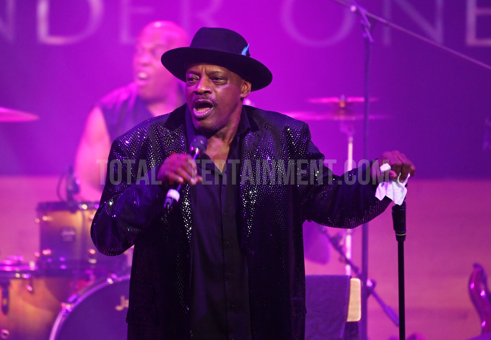 Alexander O'Neal performs final show in Manchester - TotalNtertainment