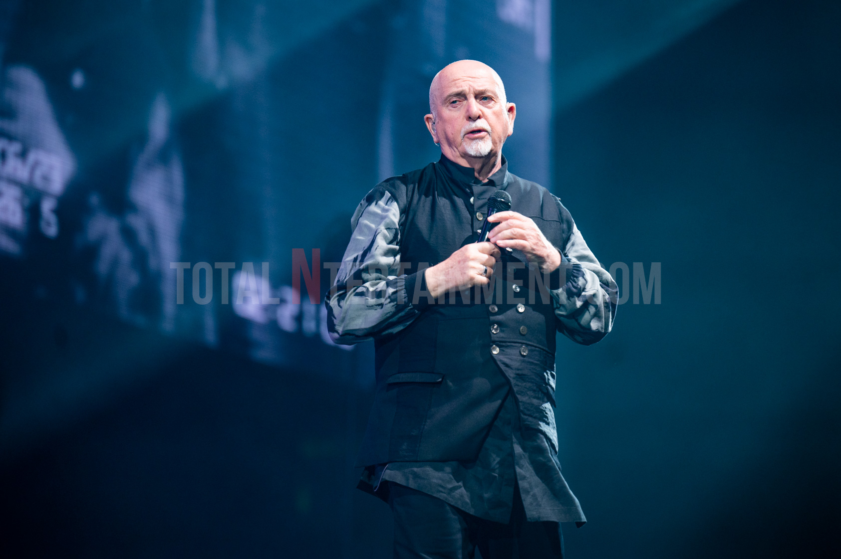 Peter Gabriel live in Manchester Gallery - TotalNtertainment